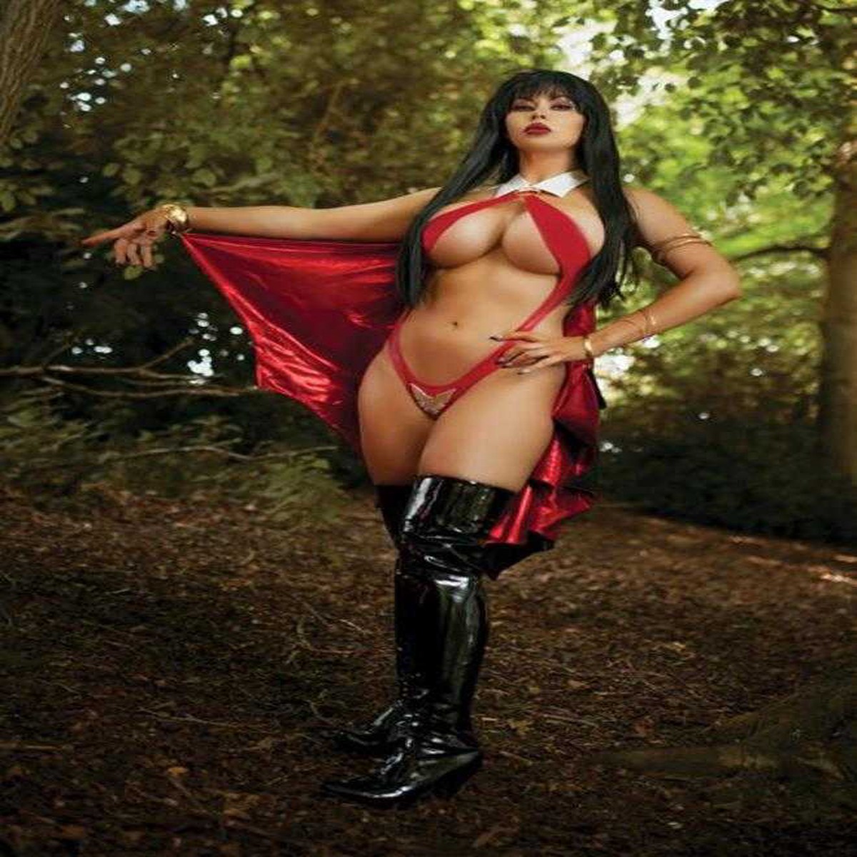 Vampirella Armageddon #6 Cover F 1 in 10 Cosplay