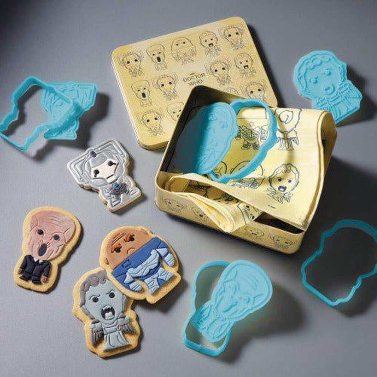 Eaglemoss Doctor Who Monsters Cookie Cutter & Tea Towel Tin